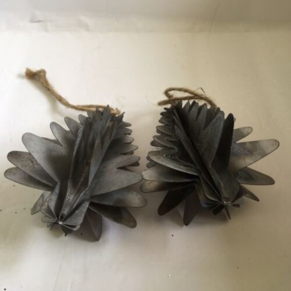 2 Christmas Ornament Metal TREES 3D Rustic - Picture 4 of 5